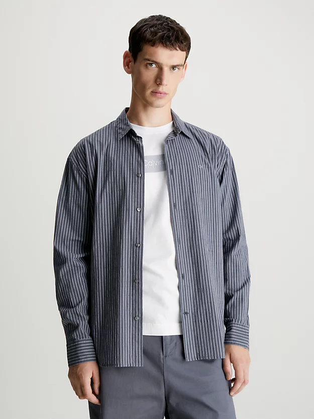 Camisa de algodão texturizado listrada com modelagem relaxada