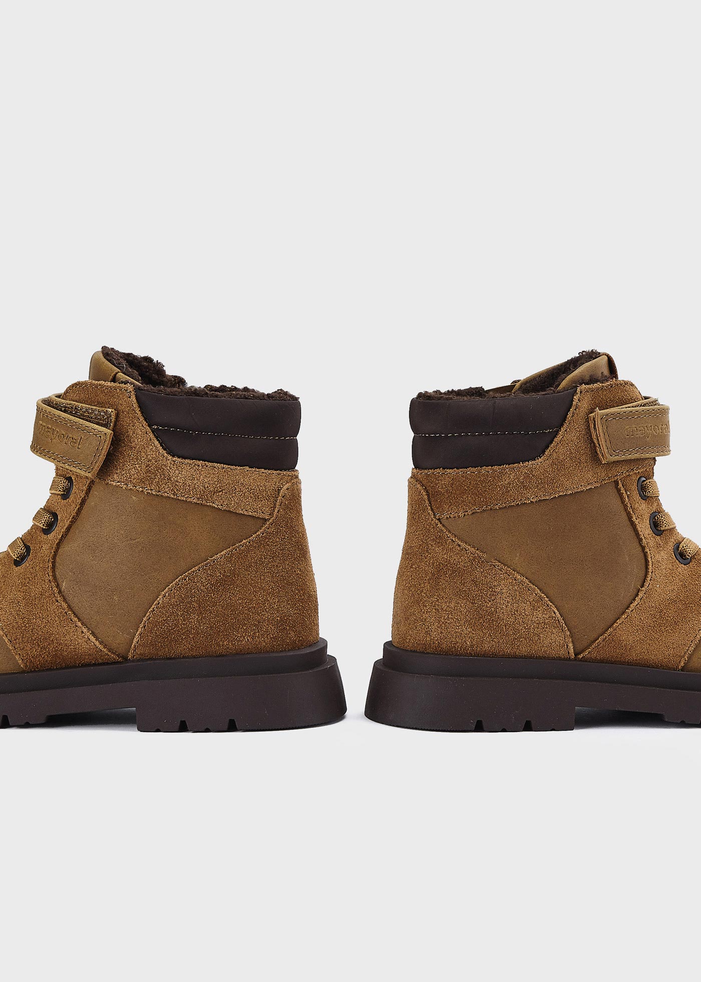Botas de montanha de couro sustentável para meninos