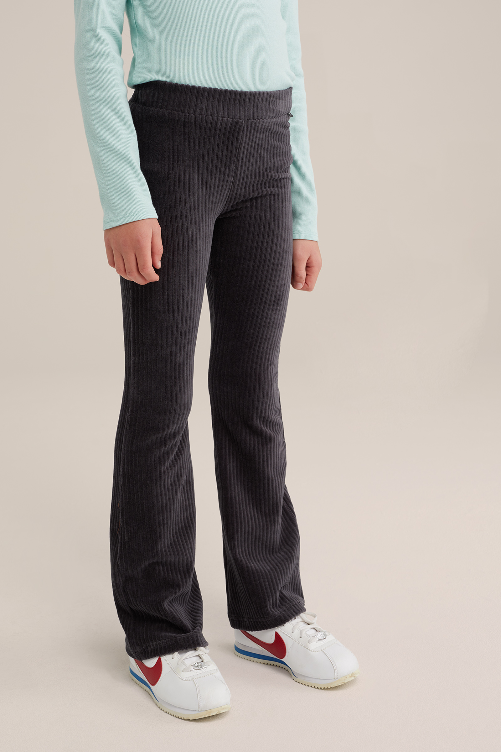 Meisjes velvet flared legging van ribstof WE Fashion Donkergrijs