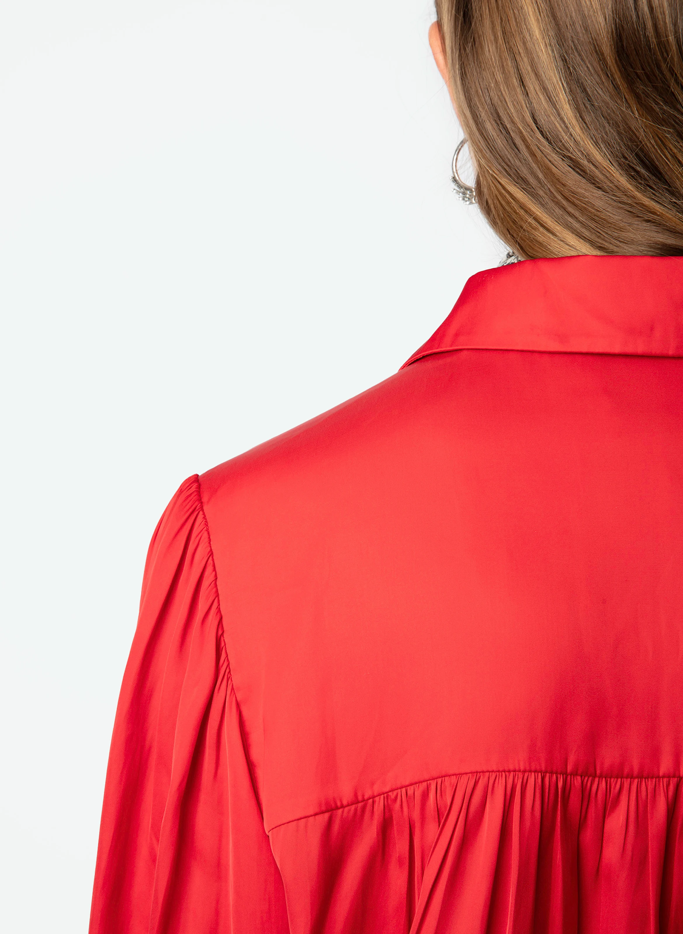 TRENTA - Chemise col classique droite satinée en fibres recyclées mélangées | Rouge