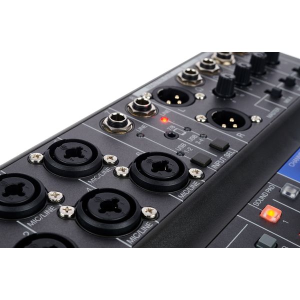 Zoom LiveTrak L-8 Bag Bundle