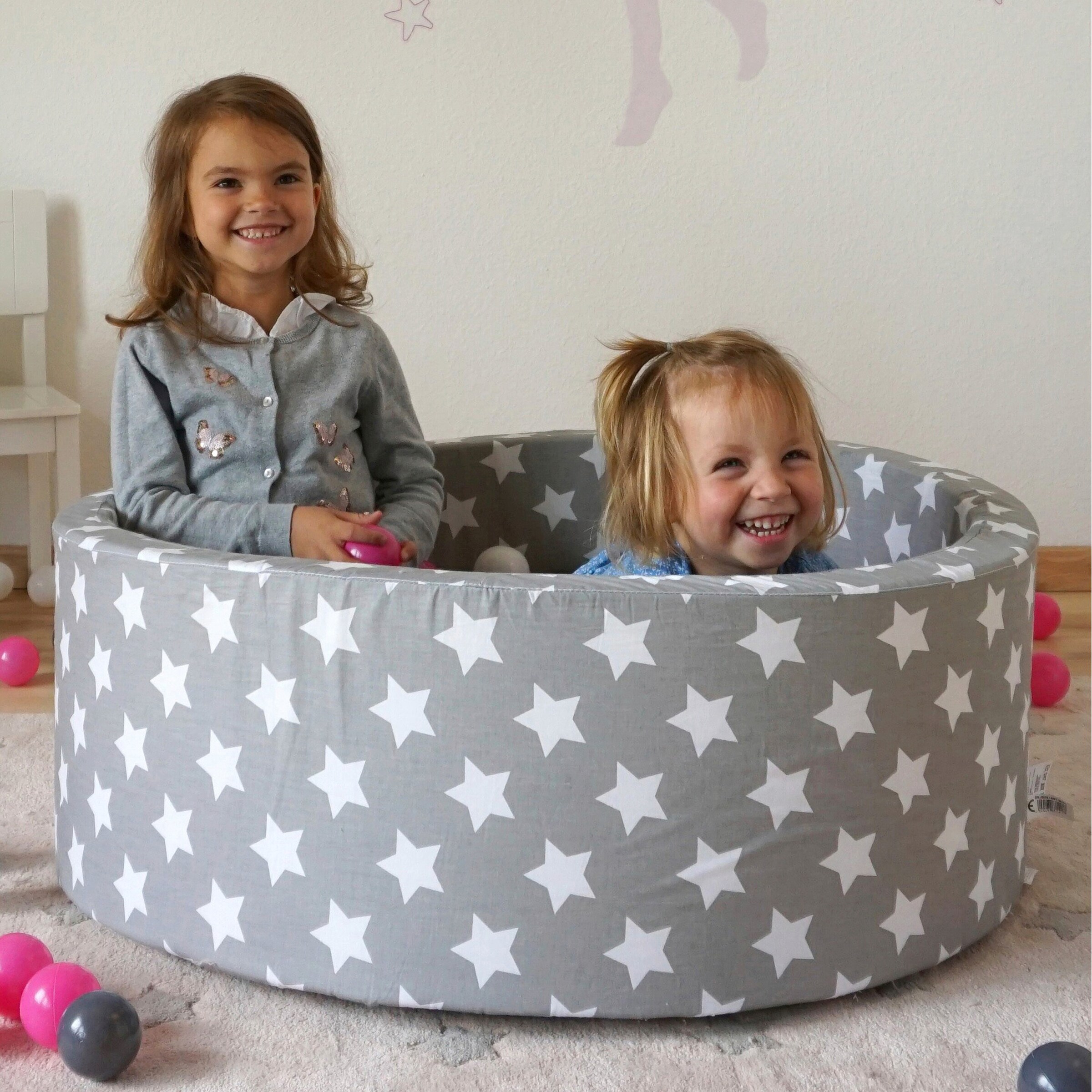 Knorrtoys Bällebad soft - Grey white stars mit 300 Bällen grau/rosa