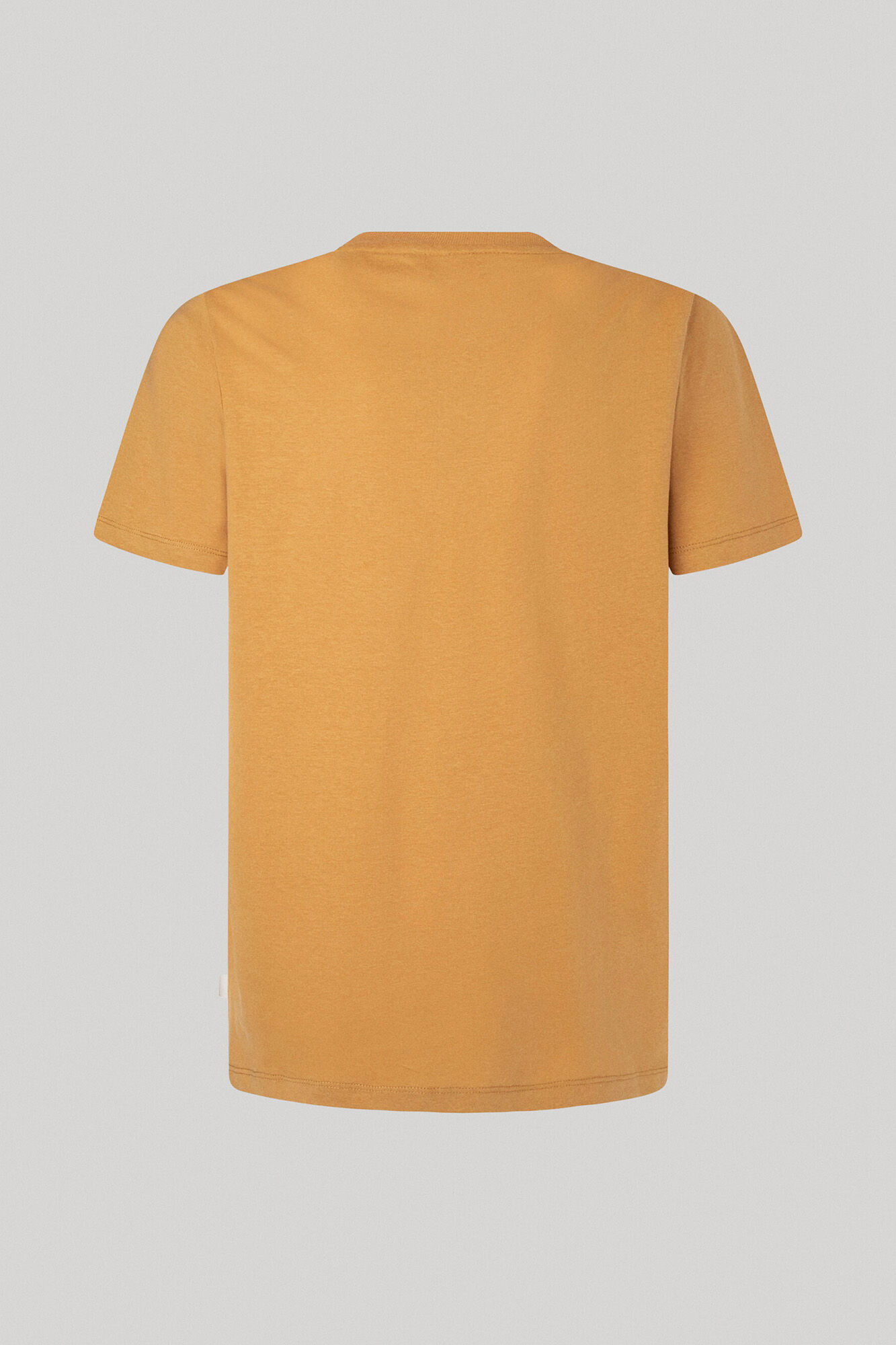 estampa de logotipo em camiseta