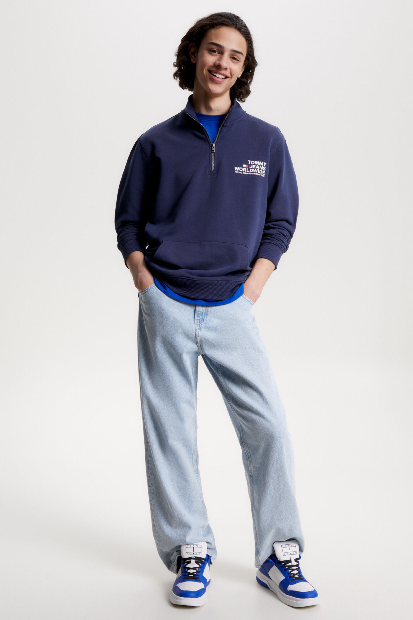 Moletom masculino Tommy Jeans com zíper.