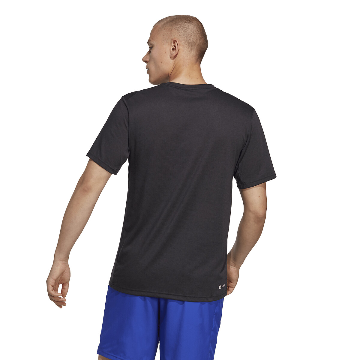 Camiseta adidas Performance para treino, itens essenciais para o conforto.