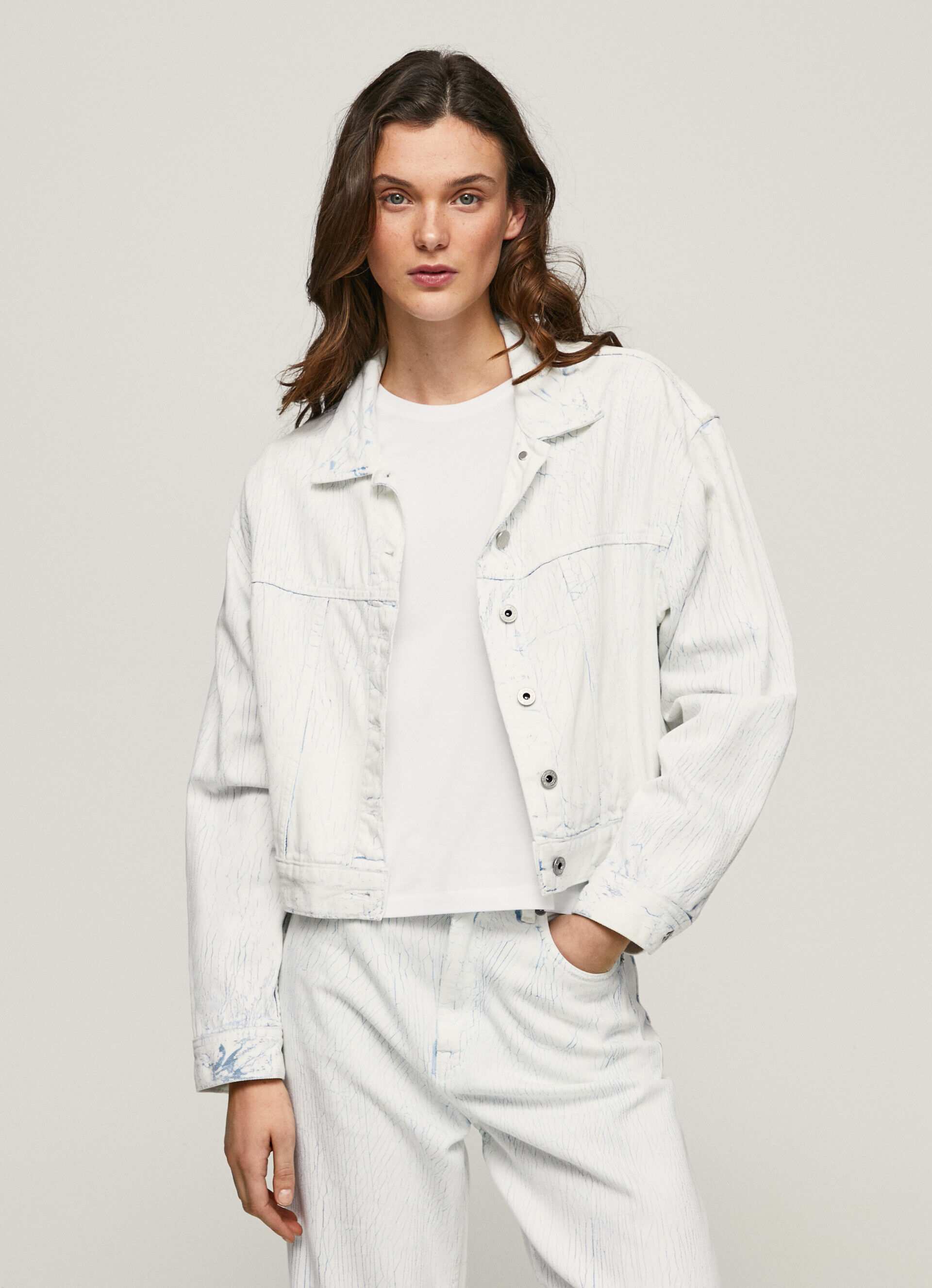 JAQUETA JEANS COM EFEITO DE SUJEIRA - jeans