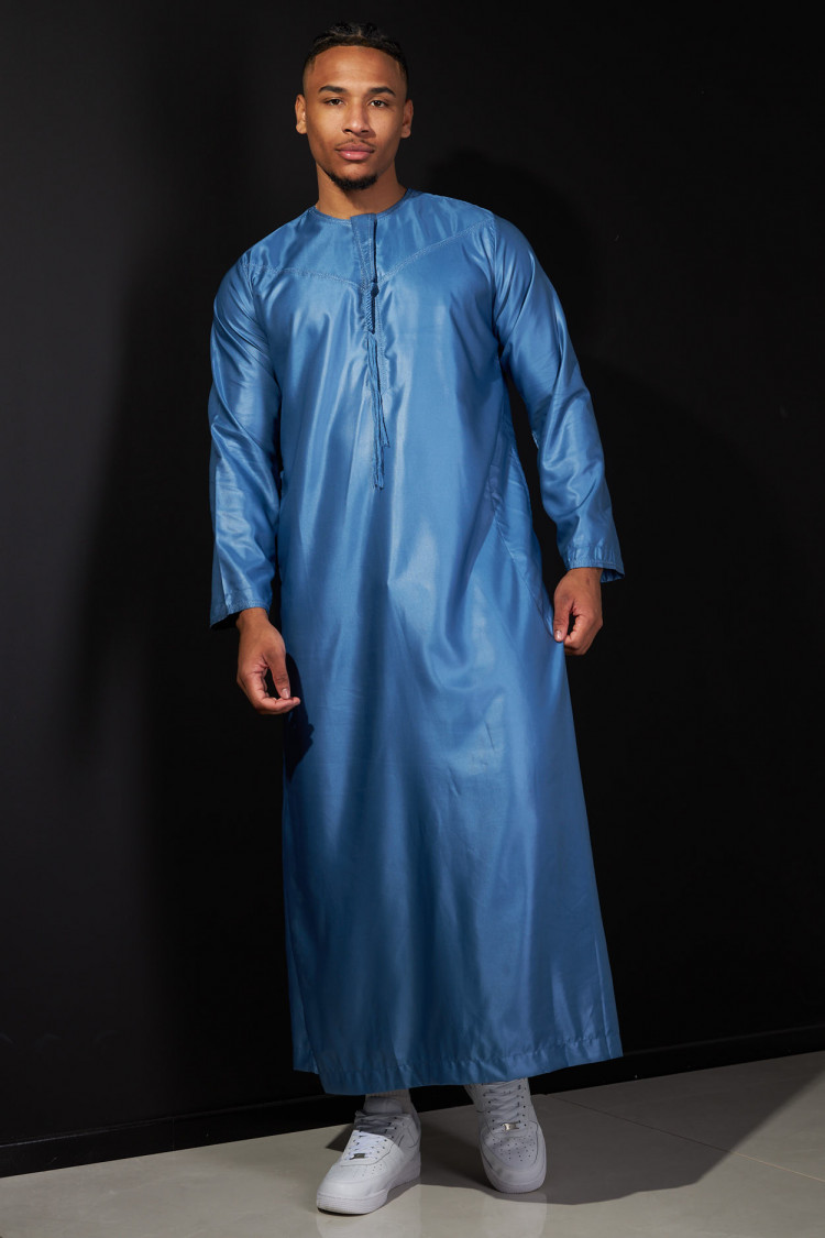 Qamis satiné bleu à pompoms