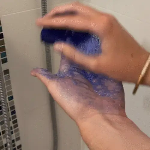 Shampoing solide cheveux blonds blancs aux pigments bleu Ultramarine - Version 1 - 1 shampoing - 70g