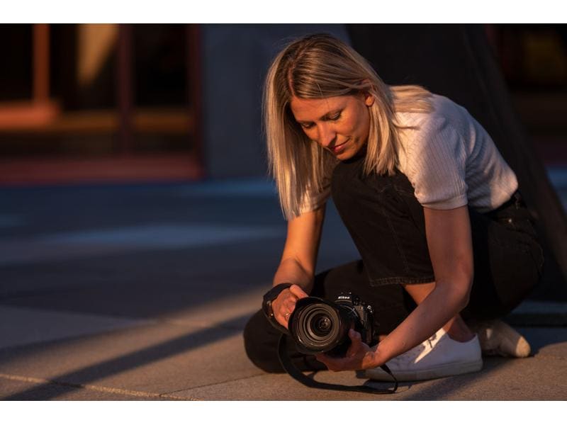 Nikon Fotokamera Z8 24-70 KIT Vollformat-Hybridkamera mit professionellem f/2.8 Standard-Zoomobjektiv