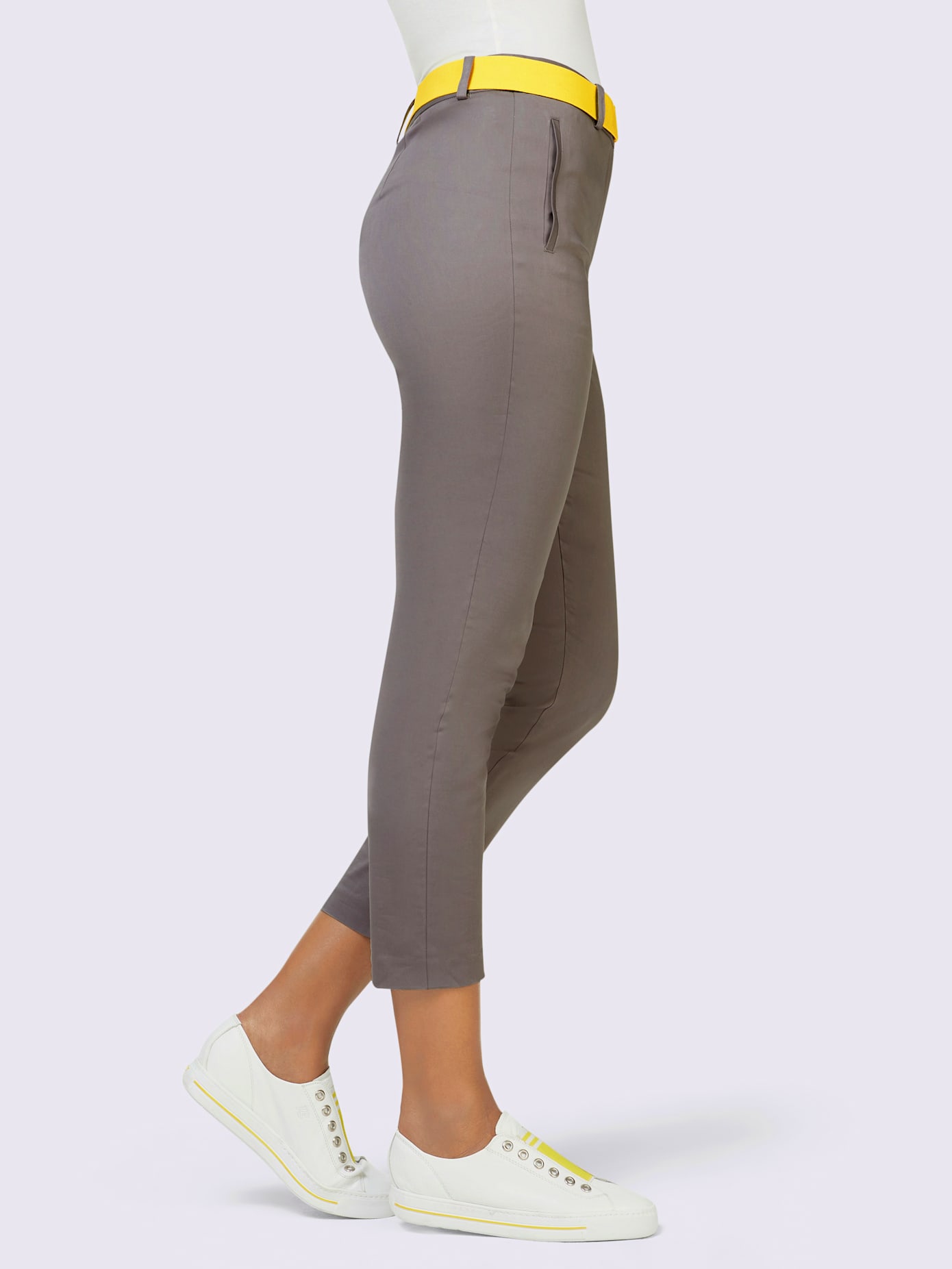Pantalon livré avec ceinture