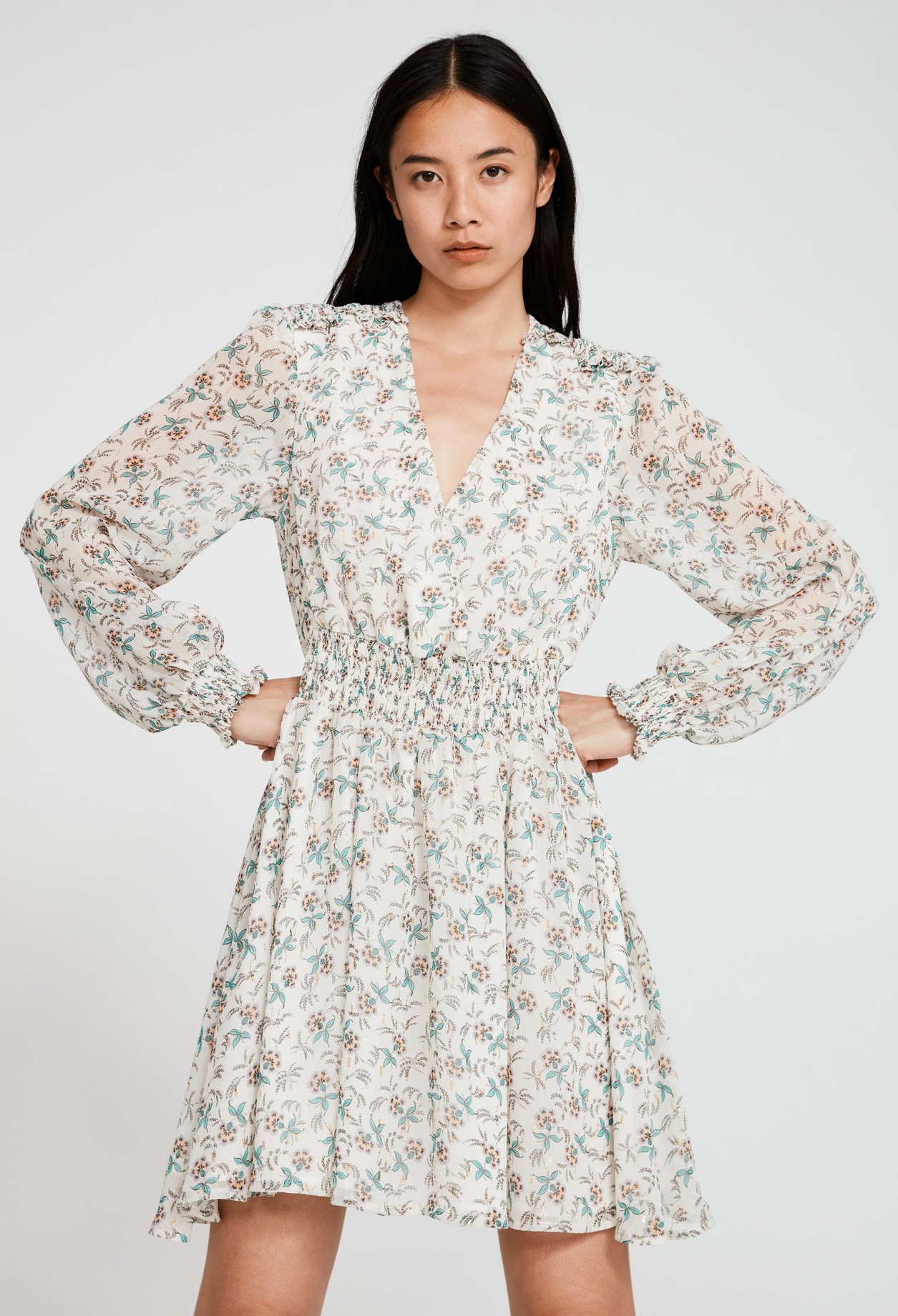 Robe courte motif floral metallise
