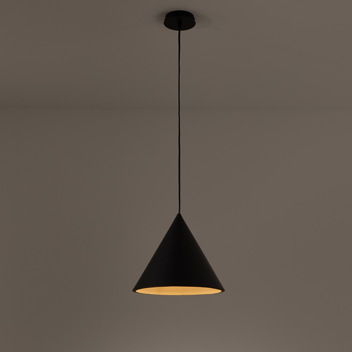 AM.PM<br>Luminária pendente cônica com 30 cm de diâmetro, Moke