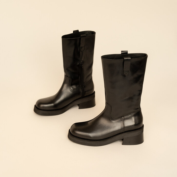 Bottines à talons et fermetures éclair  en cuir noir
