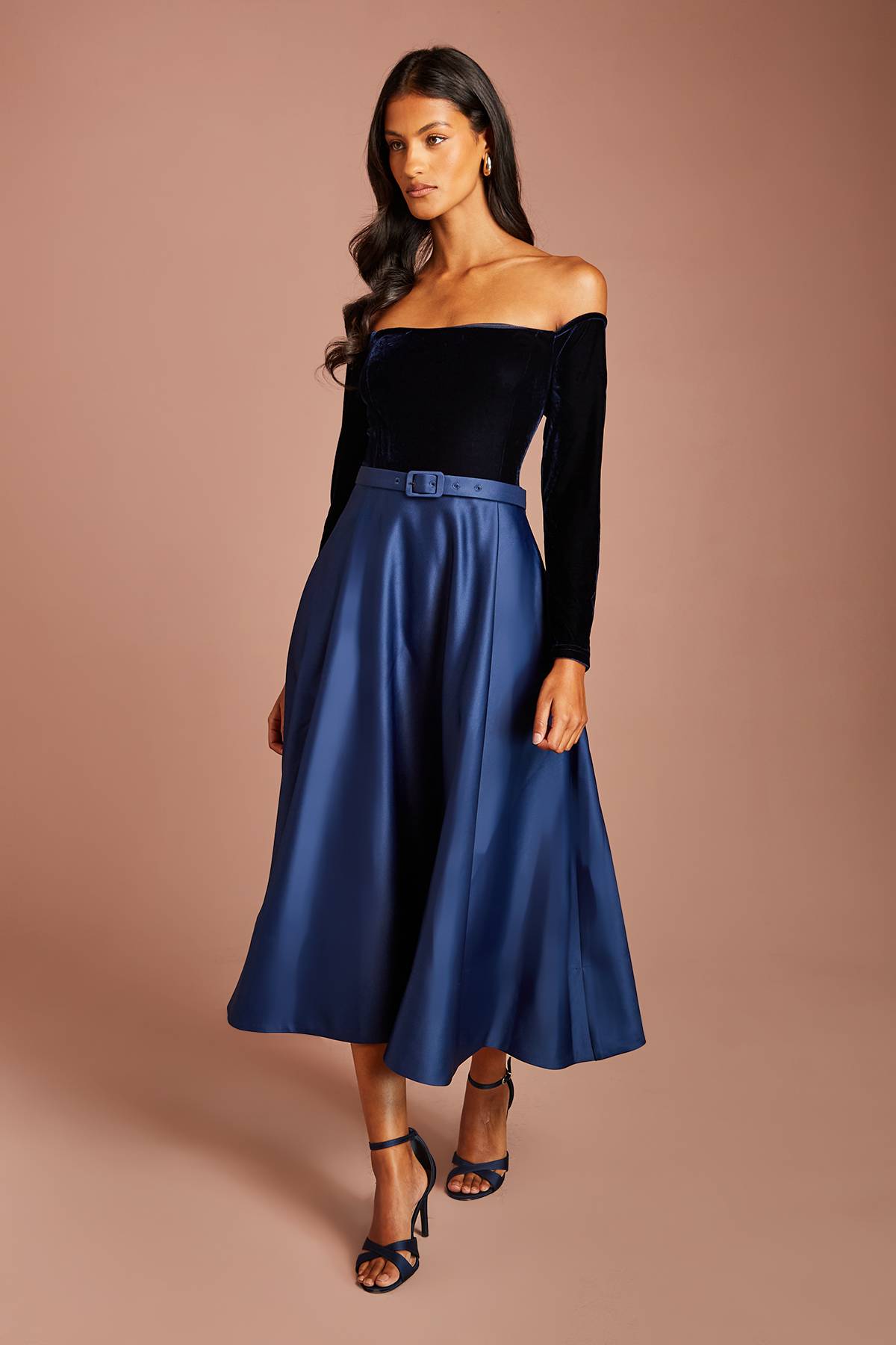 Coast Robe Midi Petite À Manches Longues Col Bardot Et Jupe Évasée