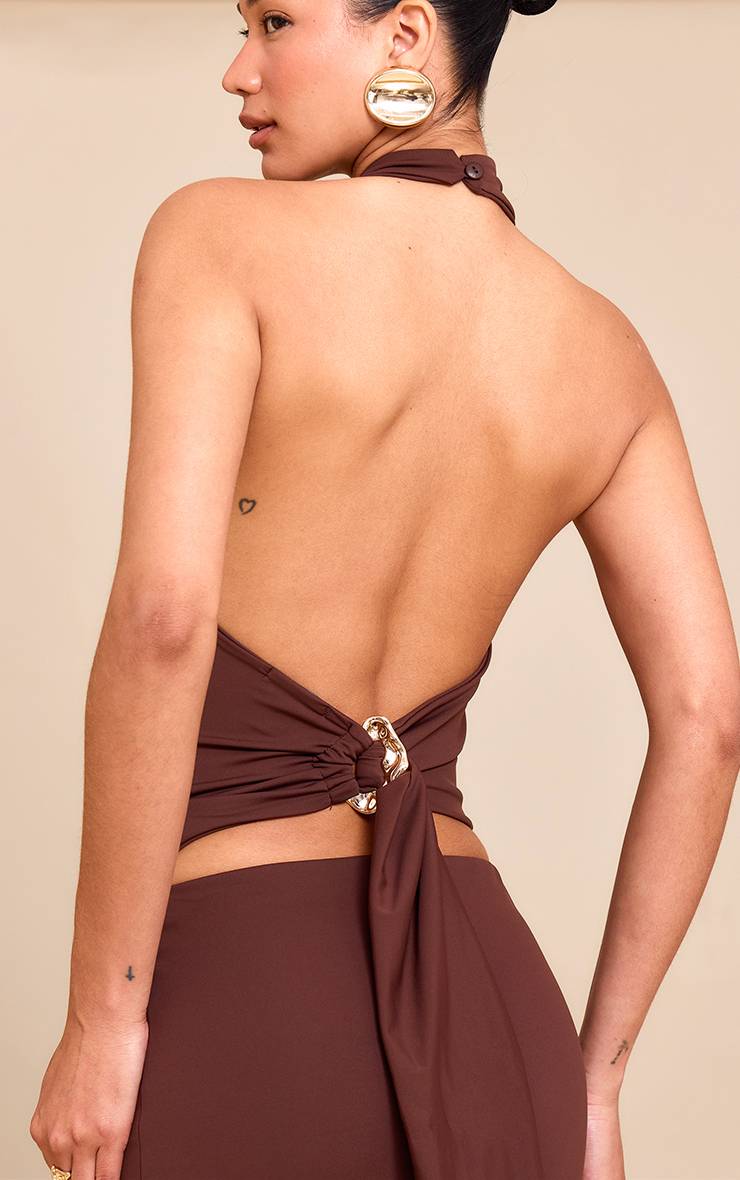 Chocolate Brown Top Dos Nu À Col Licou Avec Détail Doré En Matière Mate Sculptante