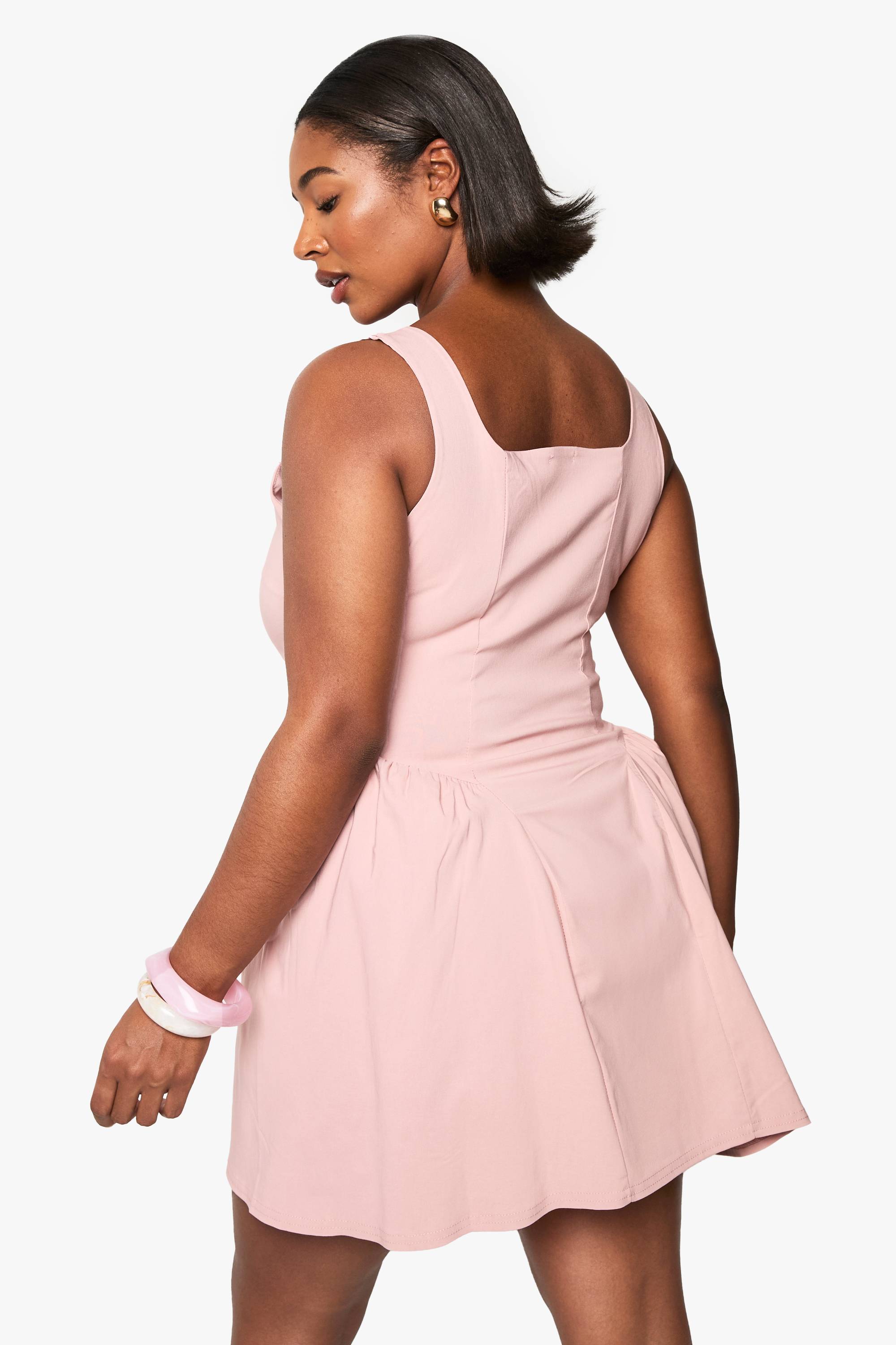 boohoo Robe patineuse grande taille à encolure carrée et froncée