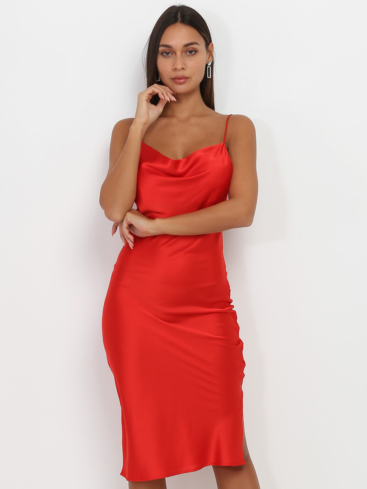 Robe satinée à col bénitier- Rouge