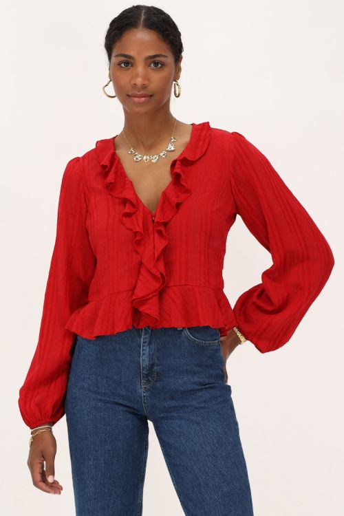 Rode top met ruffles & knoopjes
