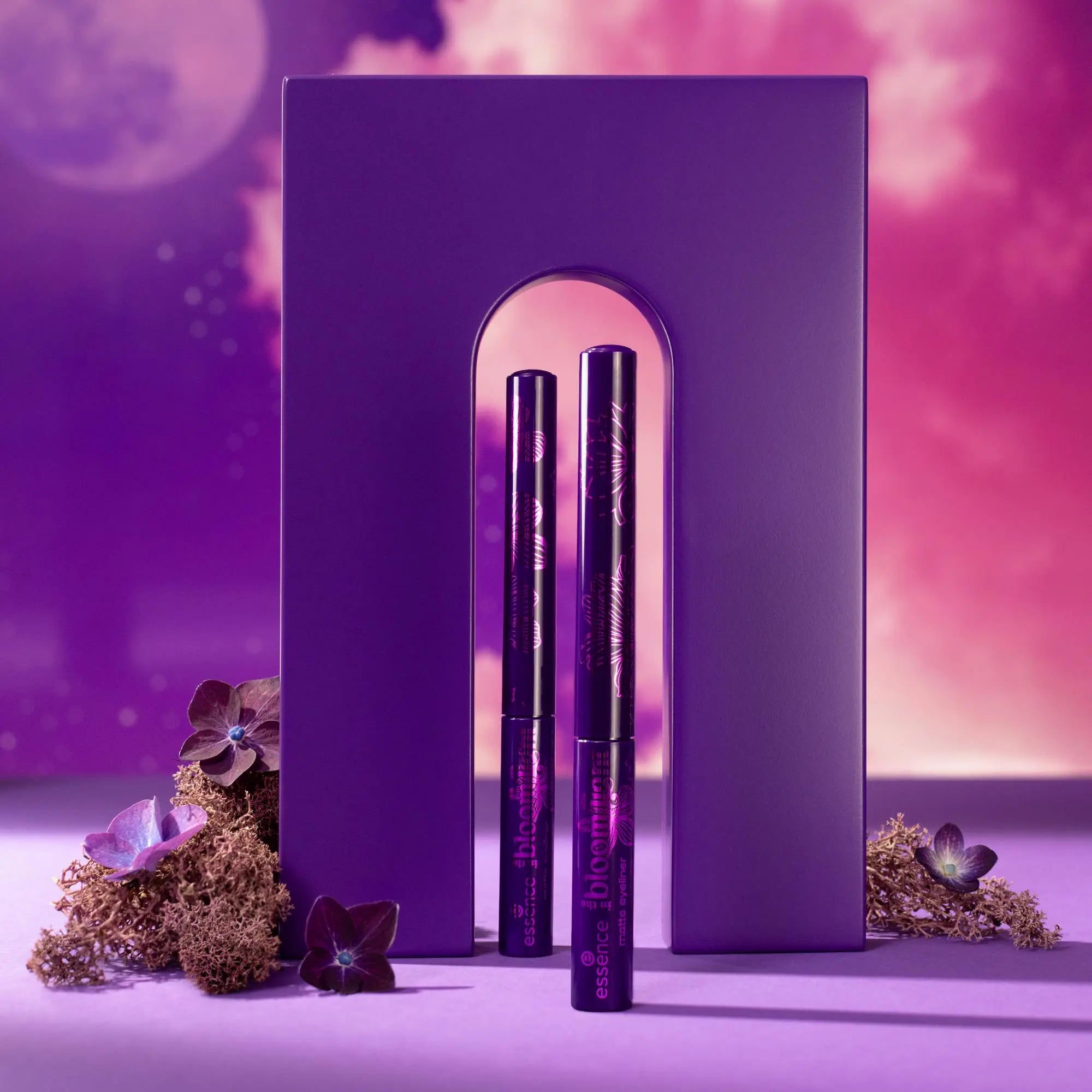 In The Bloom'light Matte Eyeliner 01 Bloomin' In The Dark