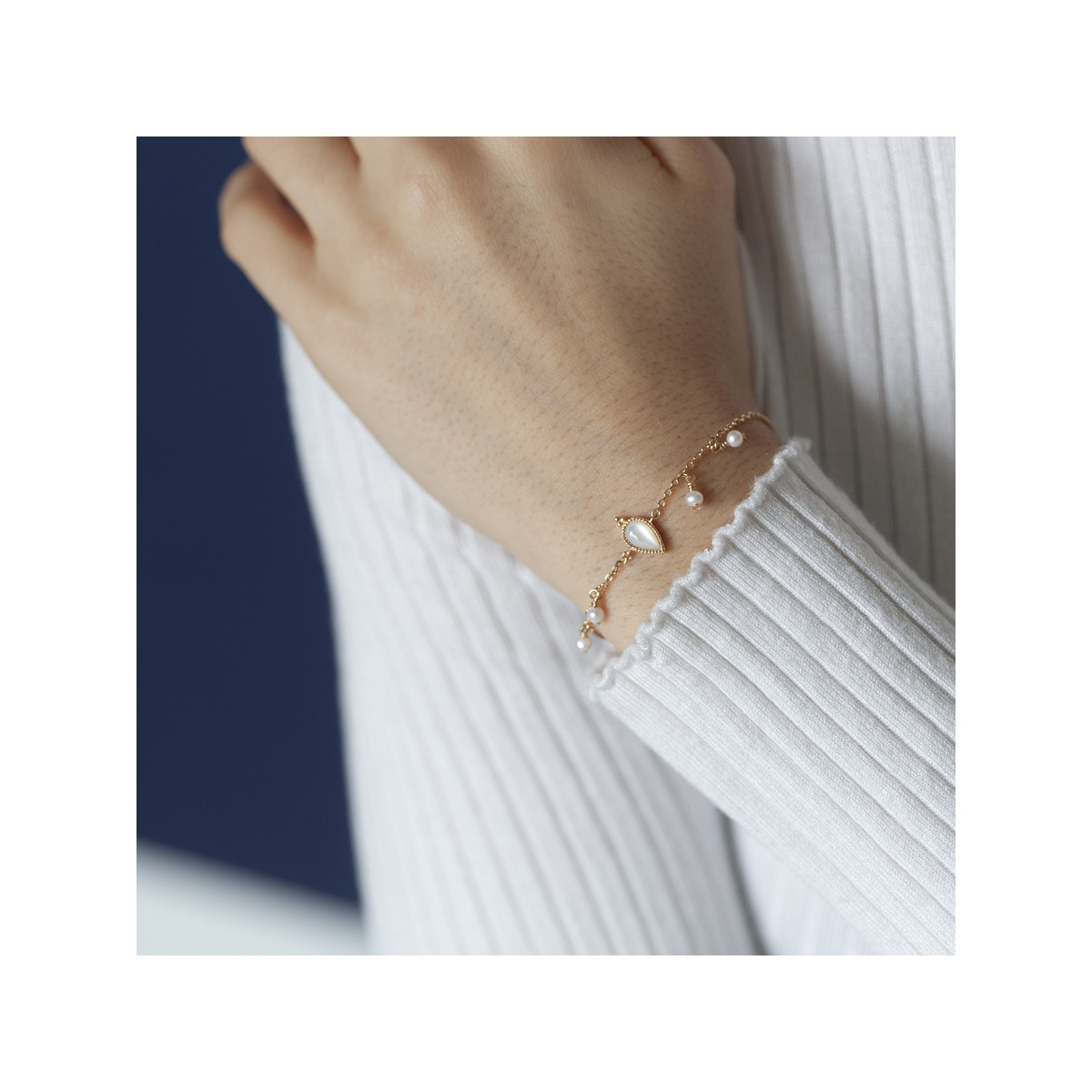 Bracelet doré nacre perles 16 à 19 cm