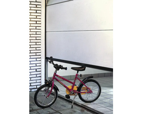 ARON Basic Garagedeur Sectionaaldeur 40 mm L-profiel Slategrain RAL 9010 Zuiver Wit 2500x2125 mm incl. Garagedeuropener, 2 x 2-kanaals handzenders, binnendrukknop IT1-1b