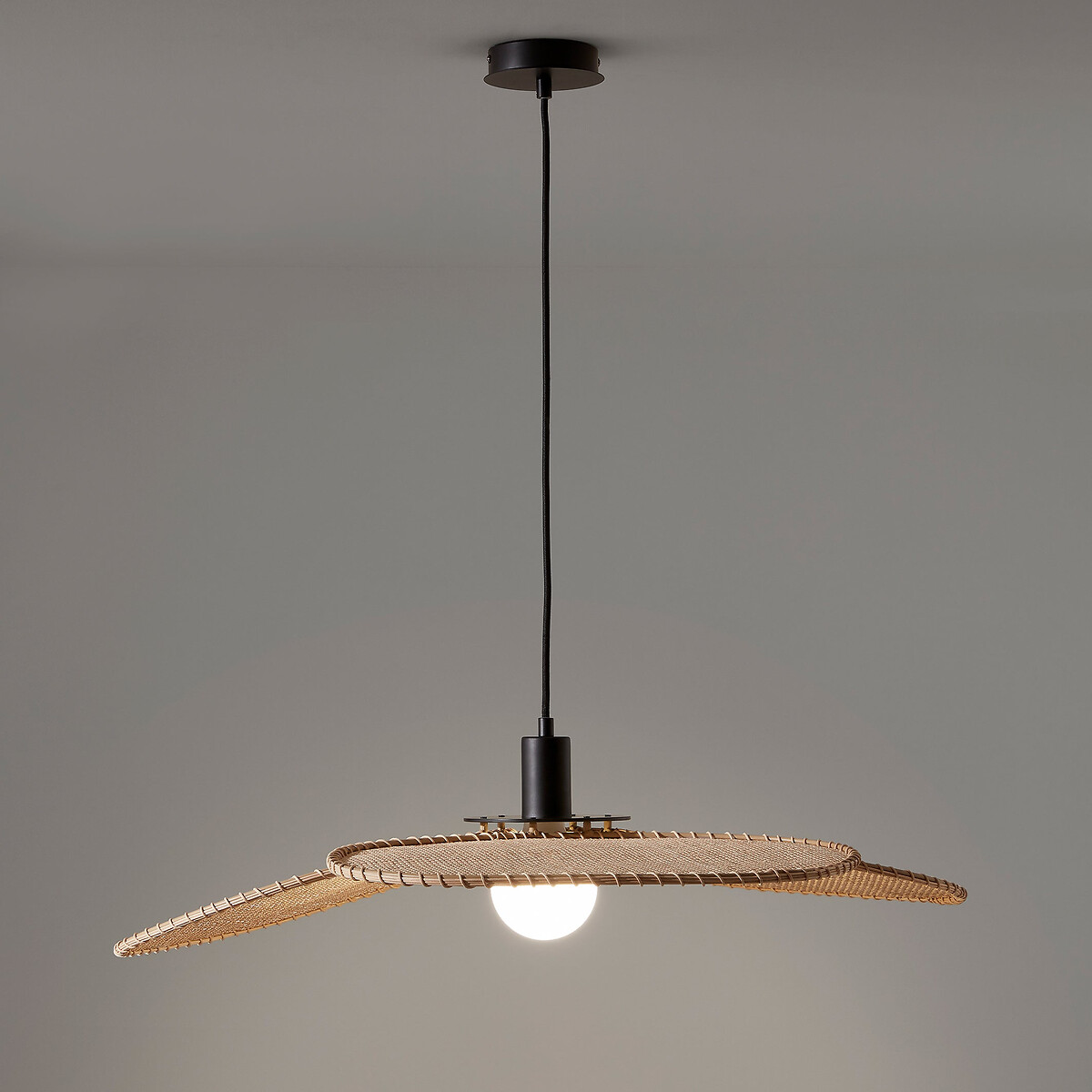 AM.PM<br>Pequeno design de luminária pendente E.. Gallina, Canopée