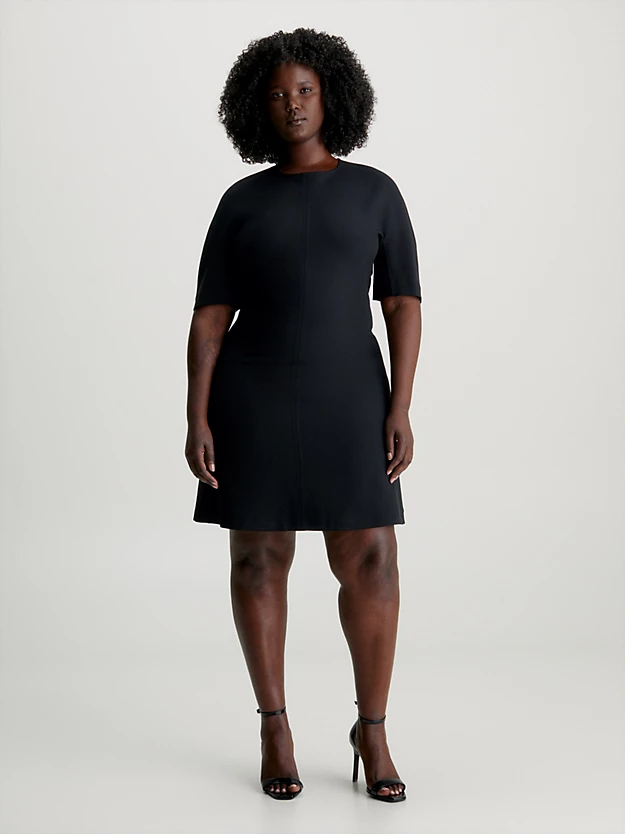 Vestido evasê de corte solto
