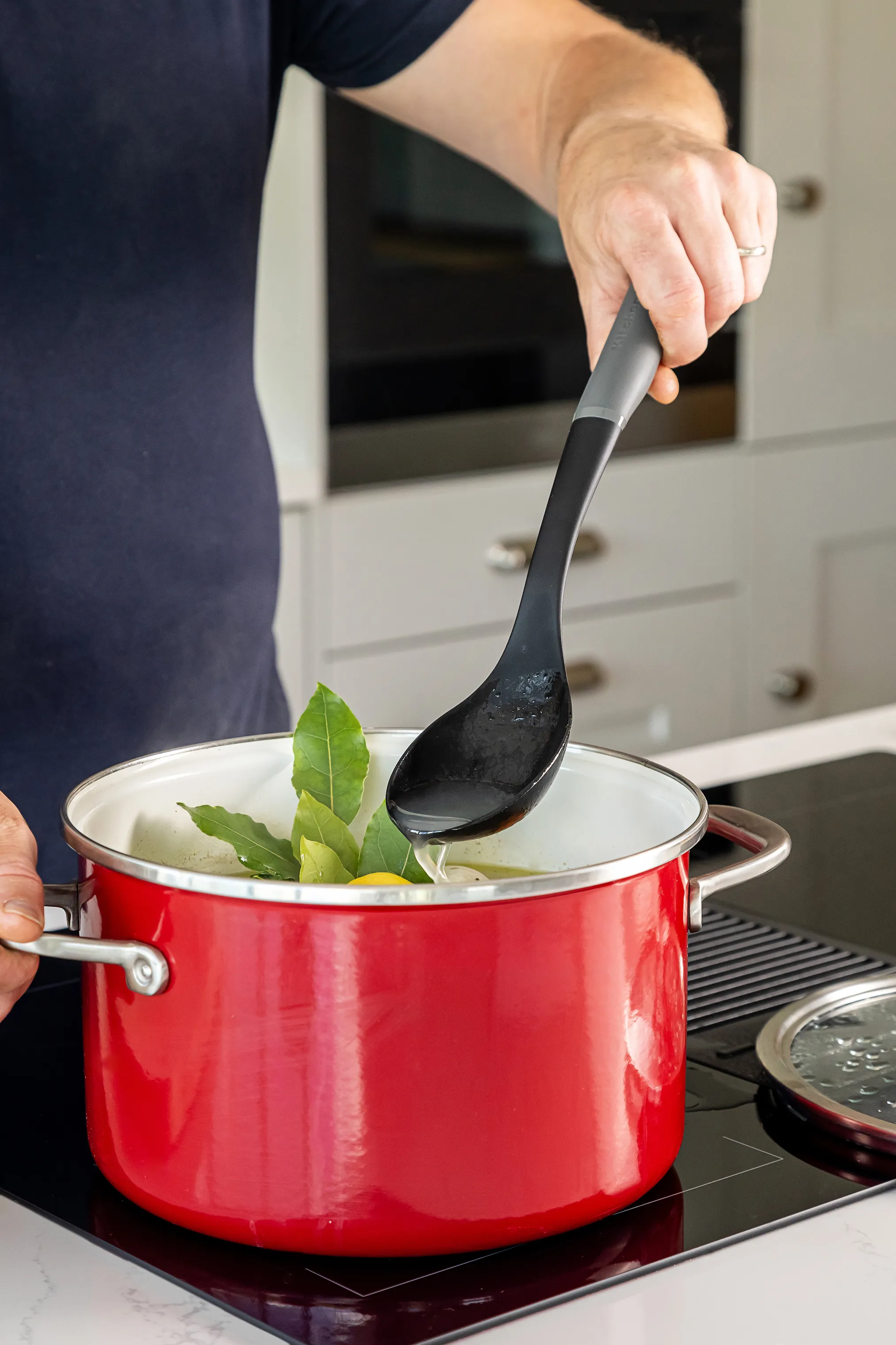 KitchenAid Coreline Soft Grip Grydeske
