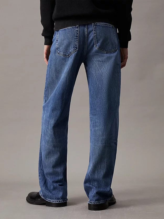 Calça jeans reta e folgada