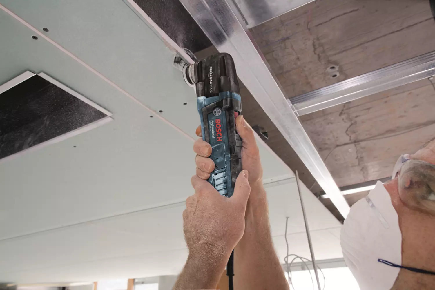 Bosch GOP 30-28 Multitool   16 delige accessoireset in L-Boxx - 300W