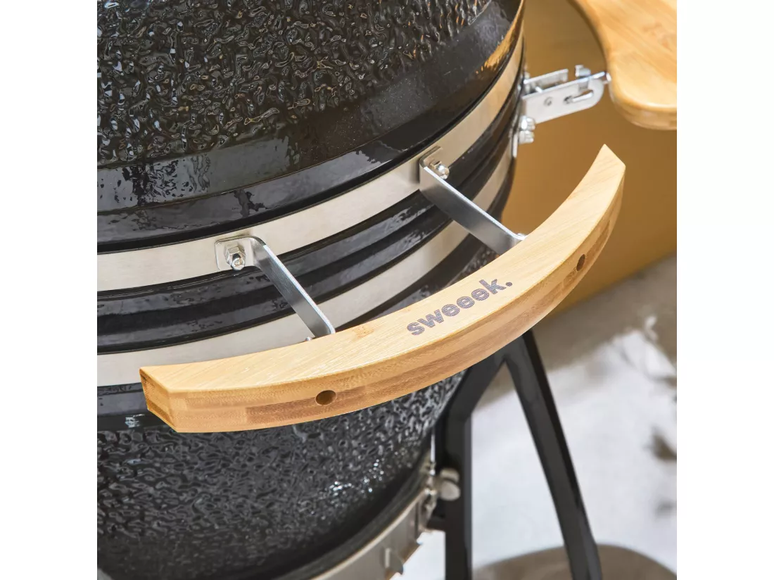 Barbecue charbon en céramique. Kamado Ø 57cm. avec chariot. garde au chaud. récupérateur de cendre et housse. tablettes rétractables