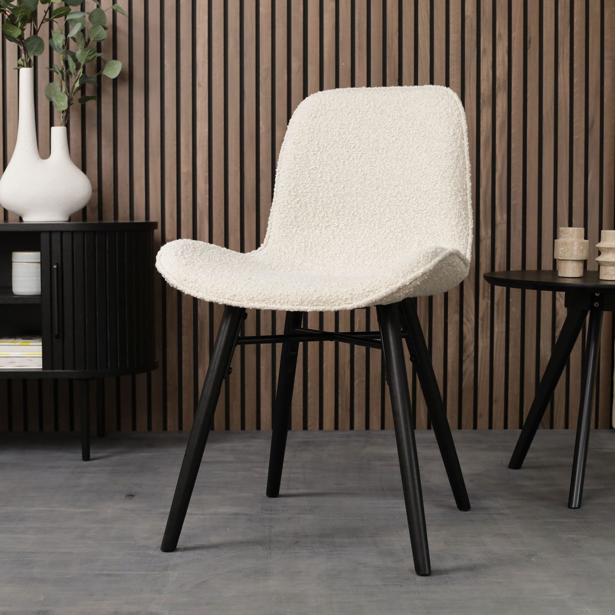 Eetkamerstoel Nena-Fé bouclé beige - zwart onderstel
