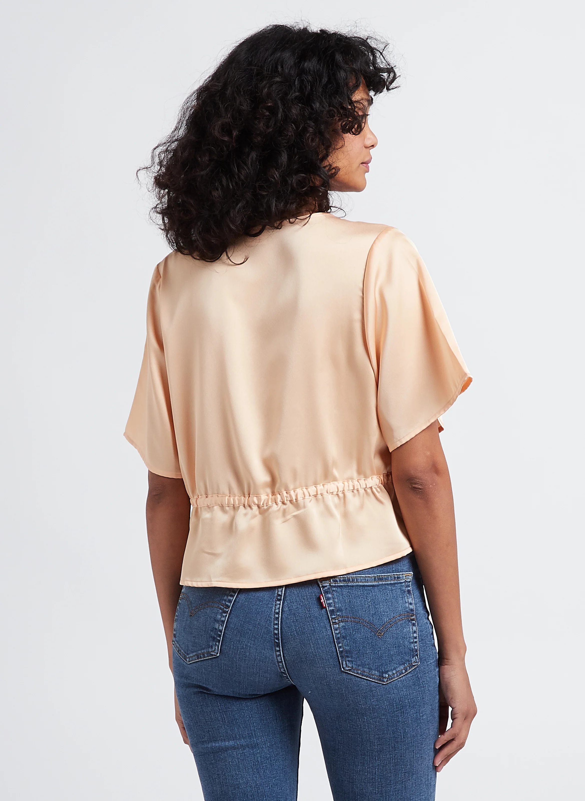 LINDY SS BLOUSE - Blouse fluide col V satinée | Beige