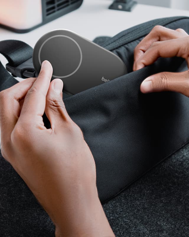 Belkin BoostCharge Qi2 magnetisk foldbar opladningsstander (sort)