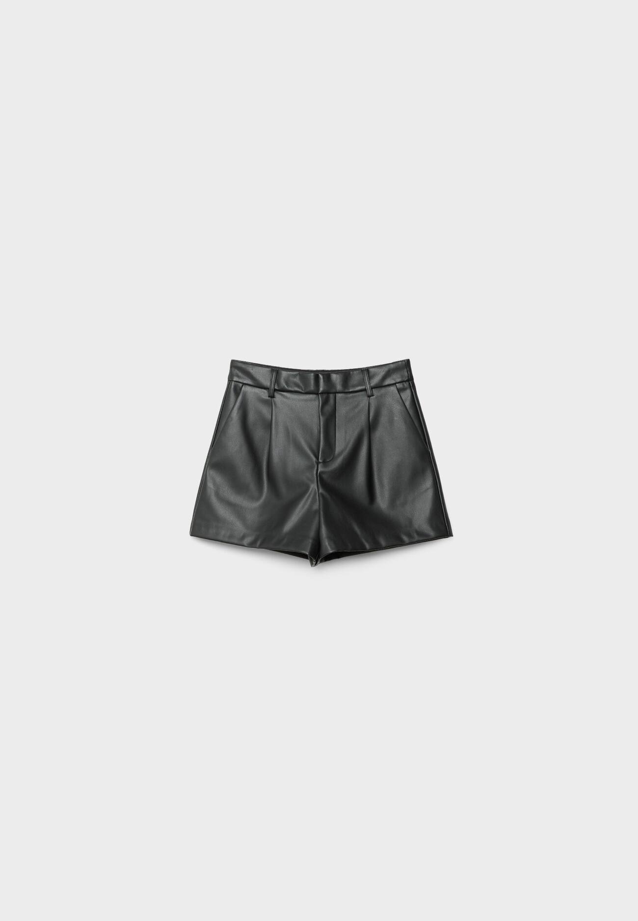 shorts de couro sintético