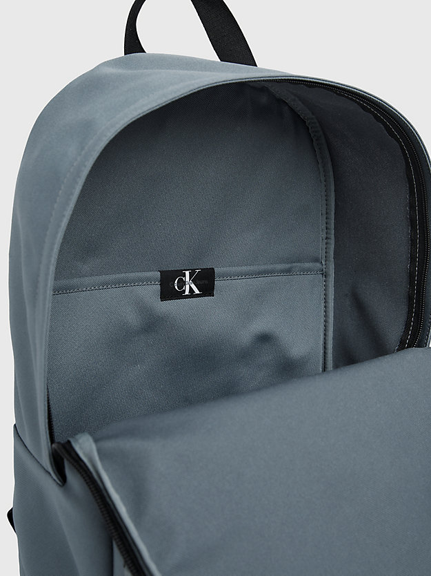 Mochila redonda com logotipo