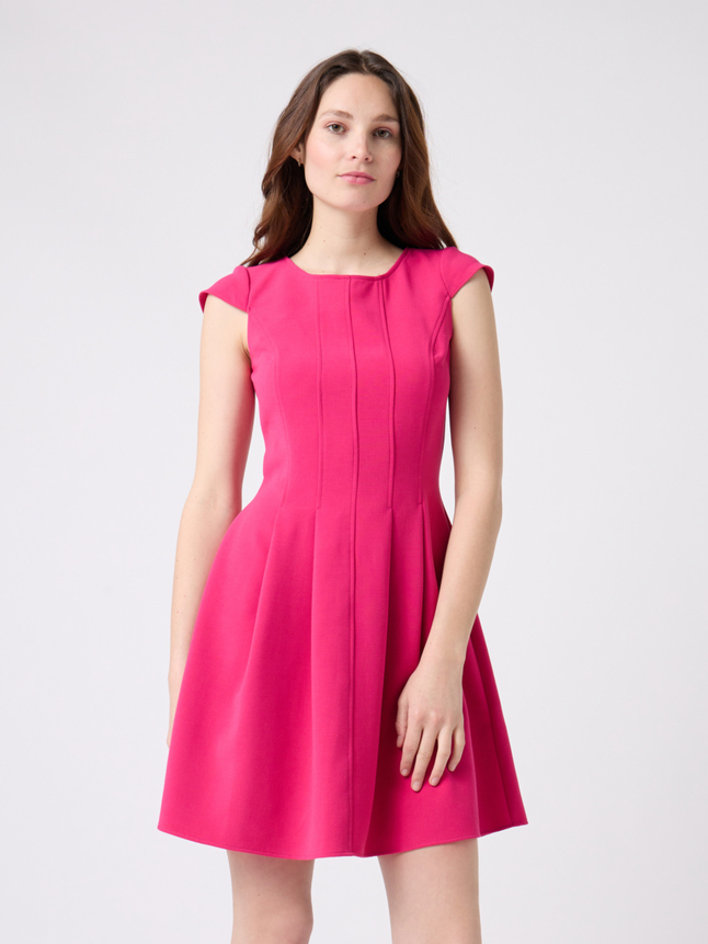 Robe courte structurée