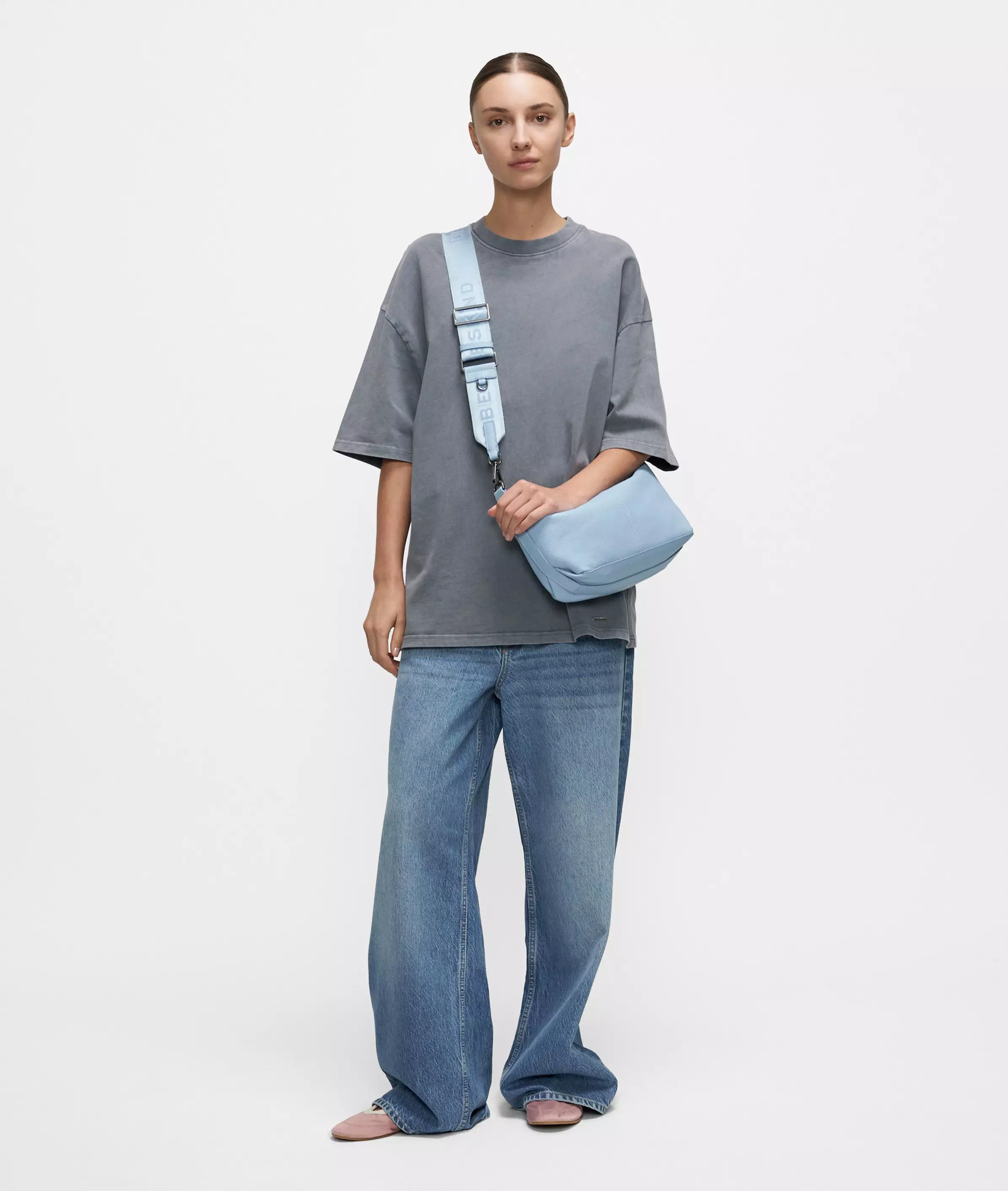 Paris Hobo S Handy hobo bag made from high-quality sheepskin