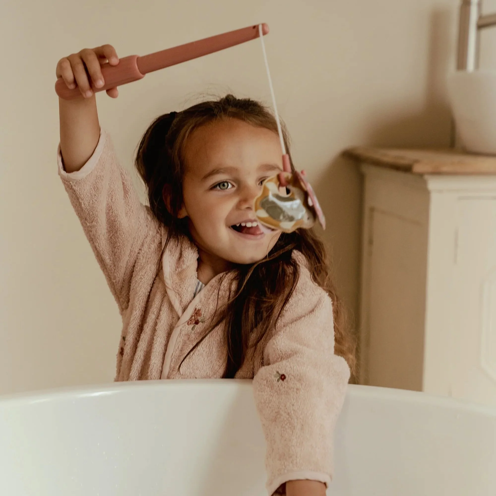 Bad visspel met hengel en schepnet, roze - Essentials | Little Dutch