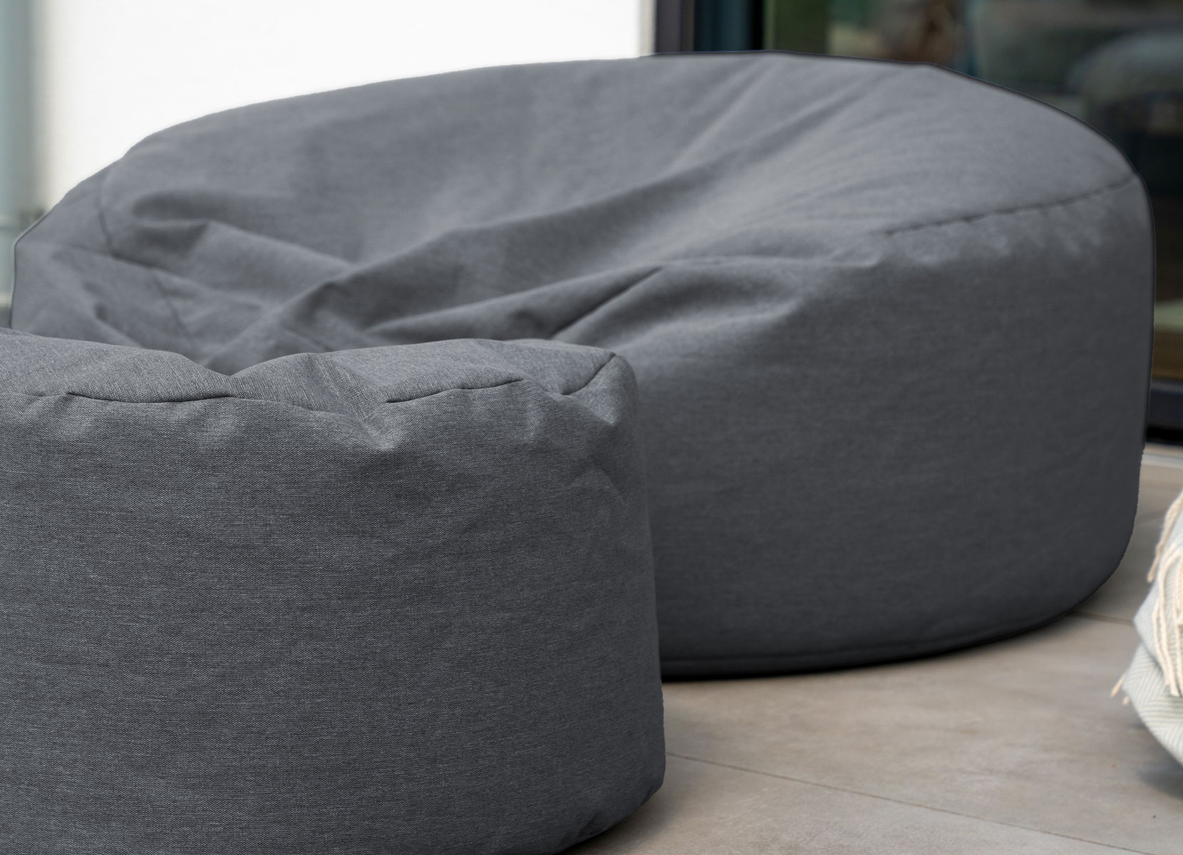 Home Deluxe CLOUD - XXL Outdoor Sitzsack mit Hocker Anthrazit