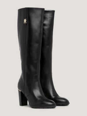 Botas de cano alto em couro com detalhes em metal