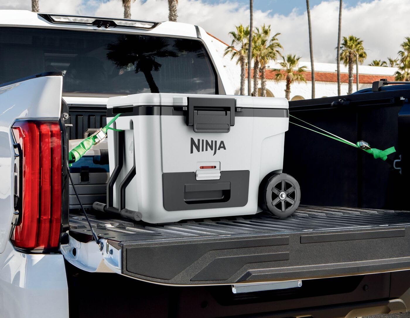 Ninja FrostVault Glacière robuste et isotherme, avec roues et tiroir de stockage à sec Dry Zone, conserve la glace plusieurs jours, capacité jusqu’à 6
