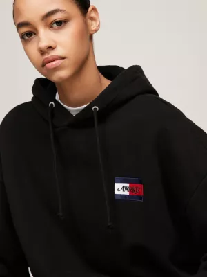 Tommy x Awake NY com Logo Oversized e Estilo Relaxado