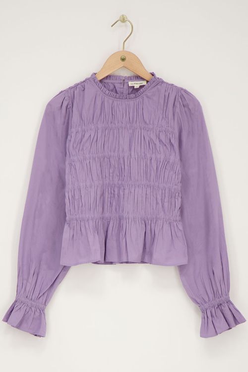 Paarse getailleerde blouse met pofmouwen