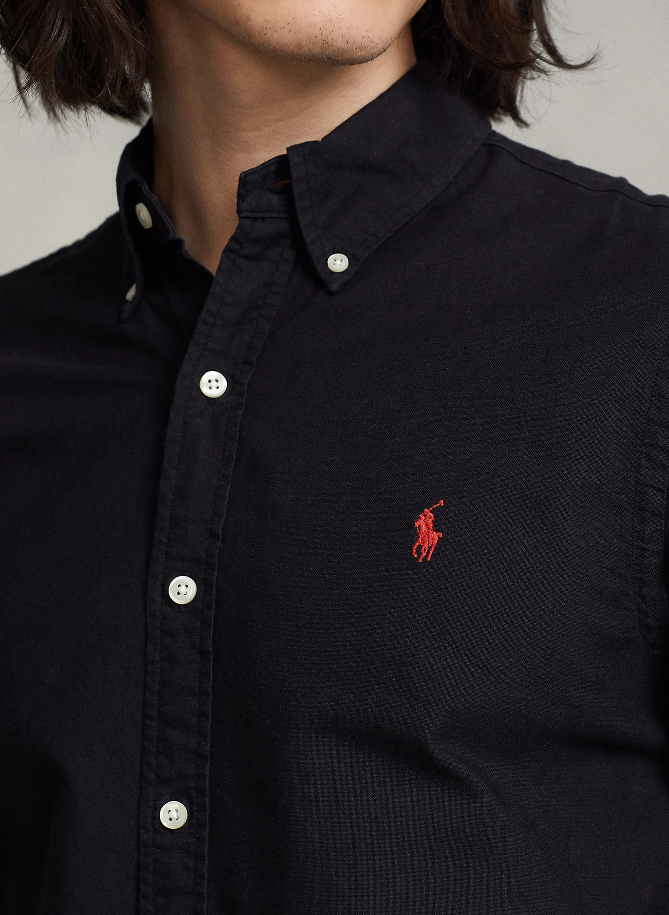 Chemise col classique slim-fit brodée en coton | Noir