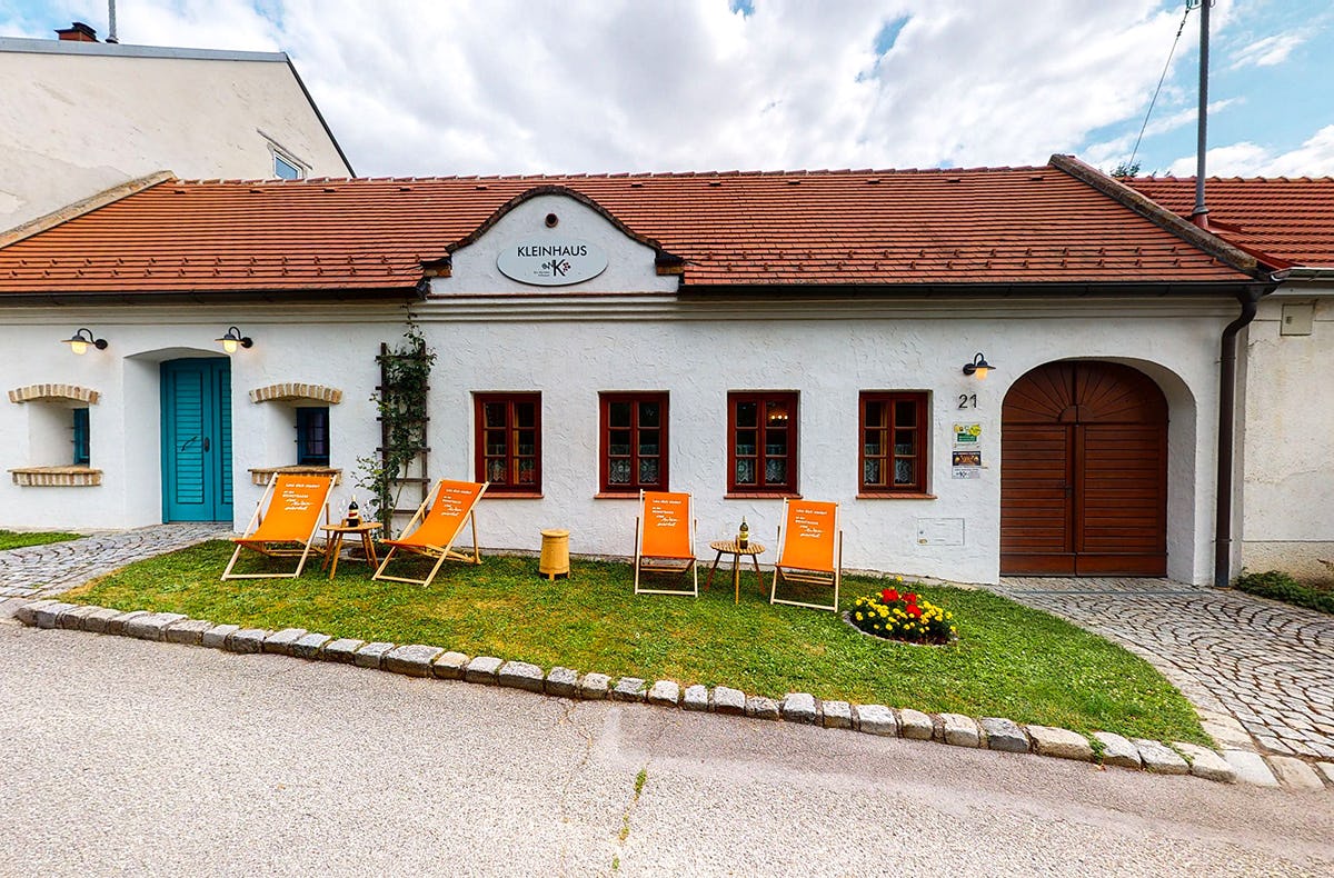 Wein und Weinprobe für Zwei in Raggendorf als Geschenkidee
