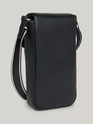 Capa para celular com placa e logotipo da Essential