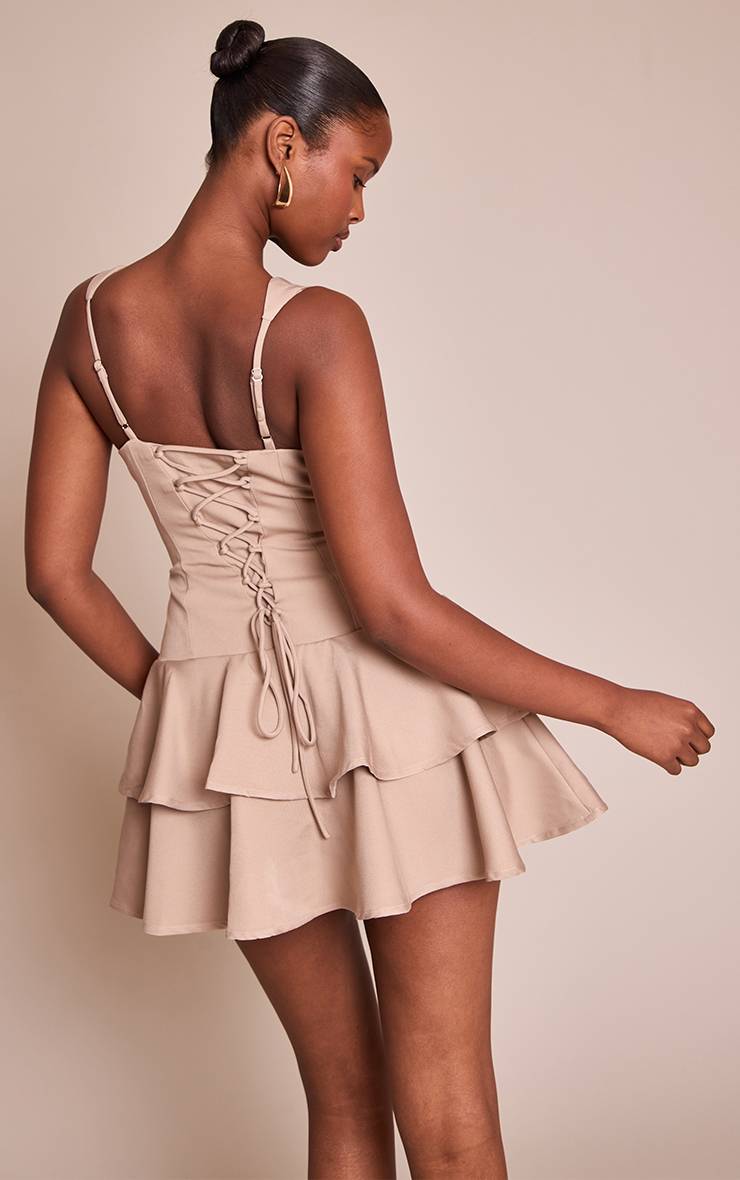 Champignon Robe Mini À Volants Avec Détail Corset Tissé