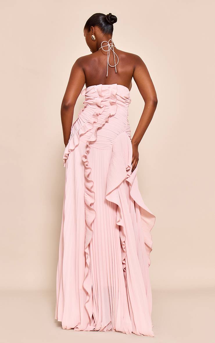 Rose Pâle Robe Longue Plissée À Volants Et Col Licou