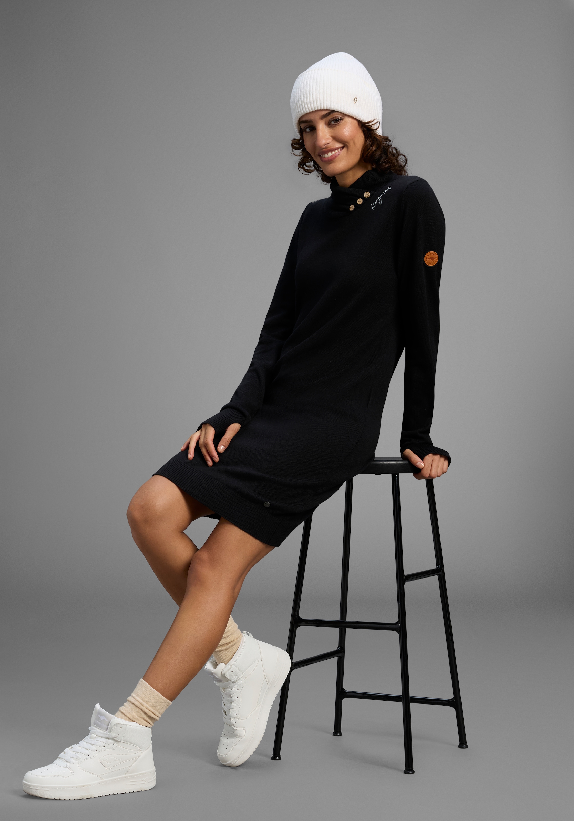 KangaROOS Strickkleid mit hohem asymetrischem Kragen